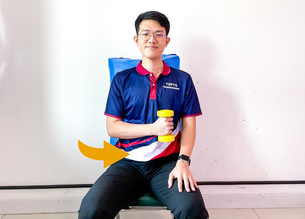 รูปที่ 1.1.3 ท่าออกกำลังกายเพิ่มความแข็งแรงของกล้ามเนื้อหมุนข้อไหล่ออกด้านใน (shoulder internal rotator muscles)